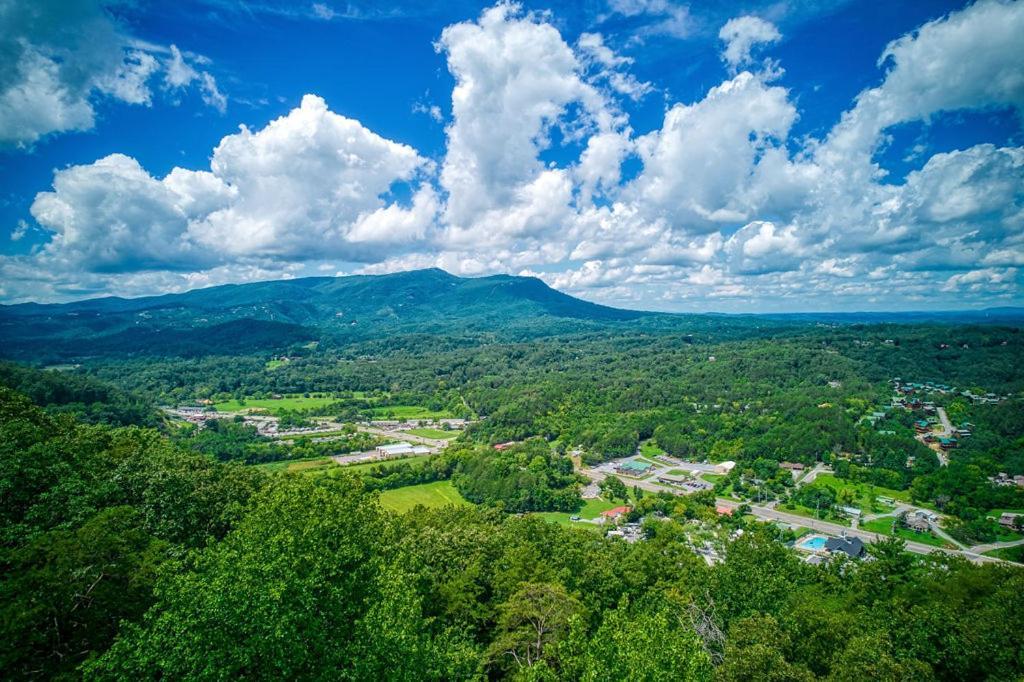 Suite Sensations, Hot Tub, Pool Table, 1089 Free Tickets Each Paid Day, Dollywood And More Pigeon Forge Luaran gambar