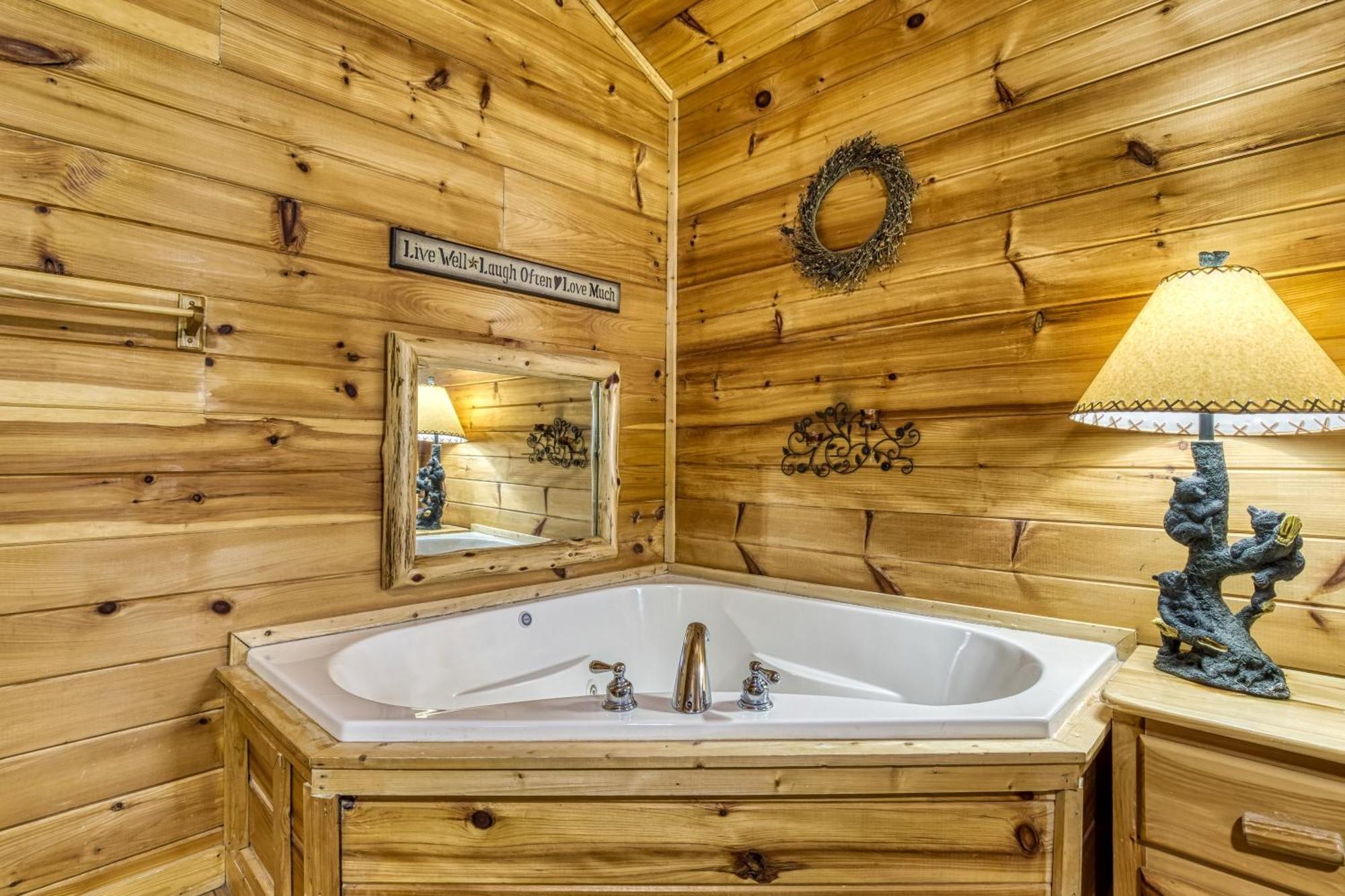 Suite Sensations, Hot Tub, Pool Table, 1089 Free Tickets Each Paid Day, Dollywood And More Pigeon Forge Luaran gambar